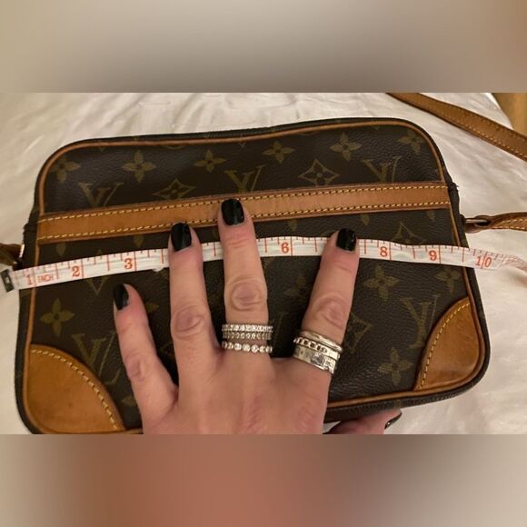 Auth LOUIS VUITTON Mono
Canvas Trocadero camera Crossbody. A rating MSRP $2700 - Picture 15 of 16